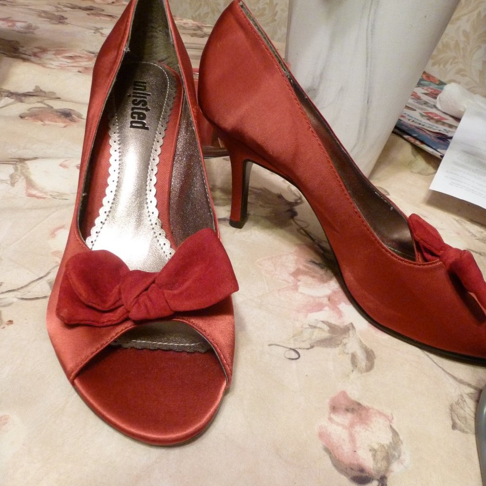 Unlisted Red  Peep Toe Heels with Bow  sz 10 NWOP